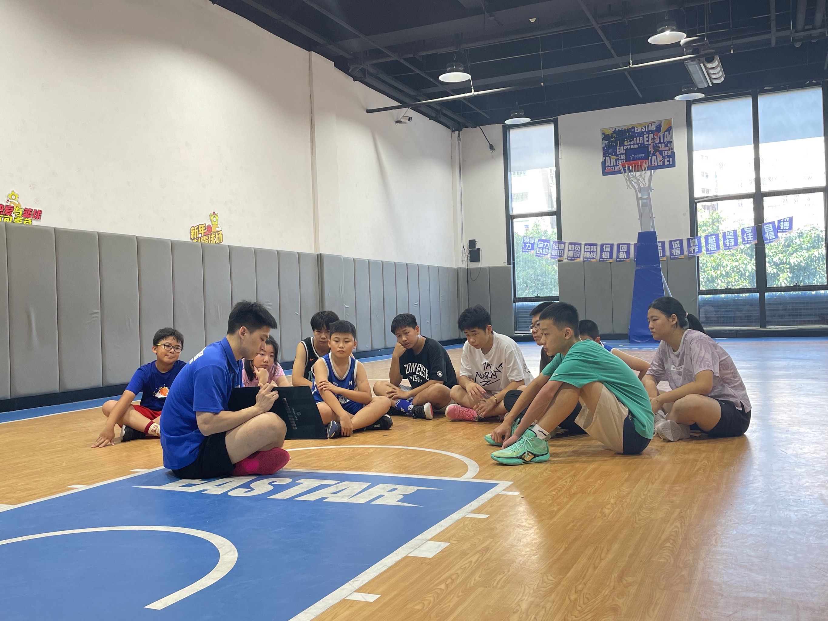 包含青少年篮球培训火热开启，未来之星齐聚的词条